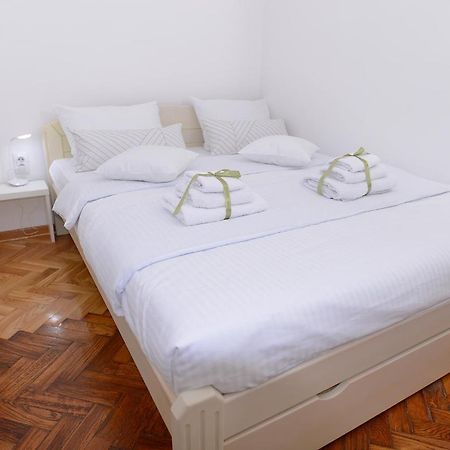 Central Spot Apartments Belgrado Esterno foto