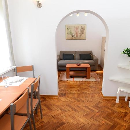 Central Spot Apartments Belgrado Esterno foto
