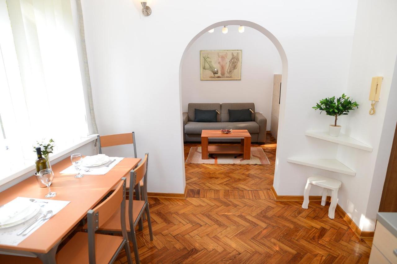 Central Spot Apartments Belgrado Esterno foto