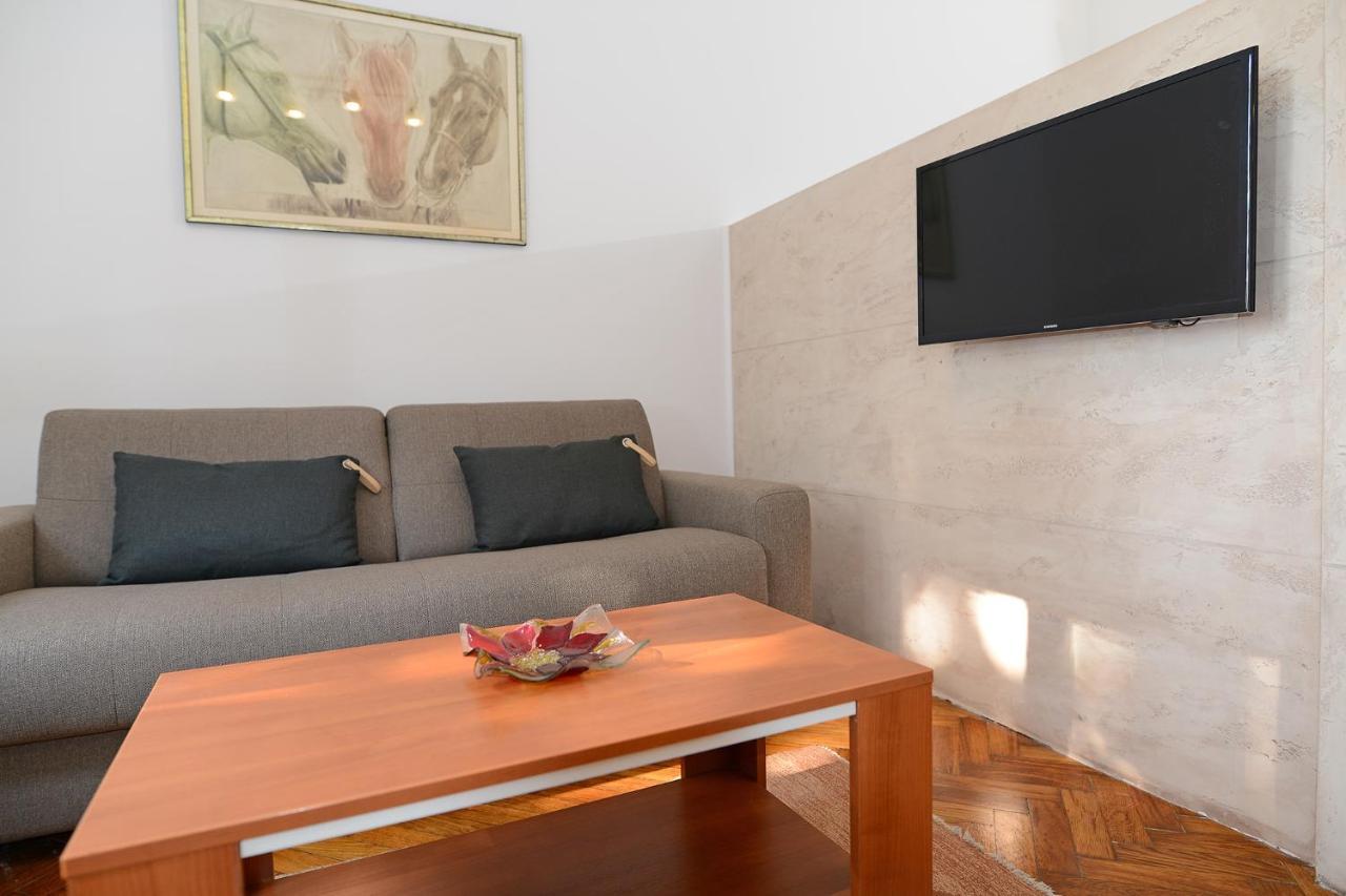 Central Spot Apartments Belgrado Esterno foto
