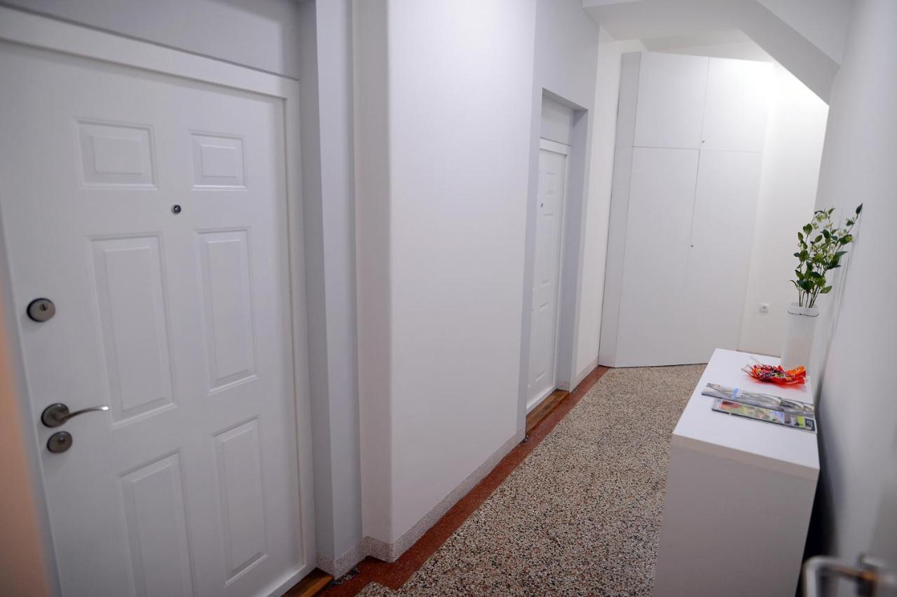 Central Spot Apartments Belgrado Esterno foto